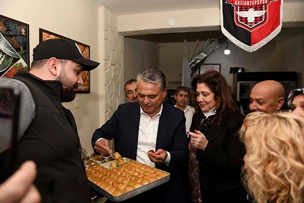 Başkan Uysal, Gaziantepliler Derneği’nin açılışına katıldı
