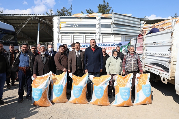 Besicilere yüzde 100 hibeyle 375 ton yem desteği