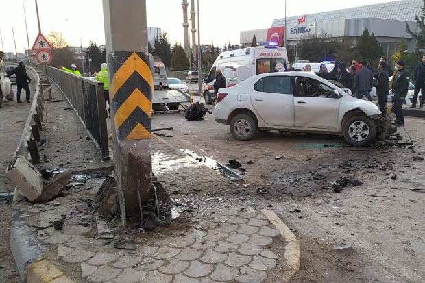 Sürücünün öldüğü feci kaza güvenlik kamerasında