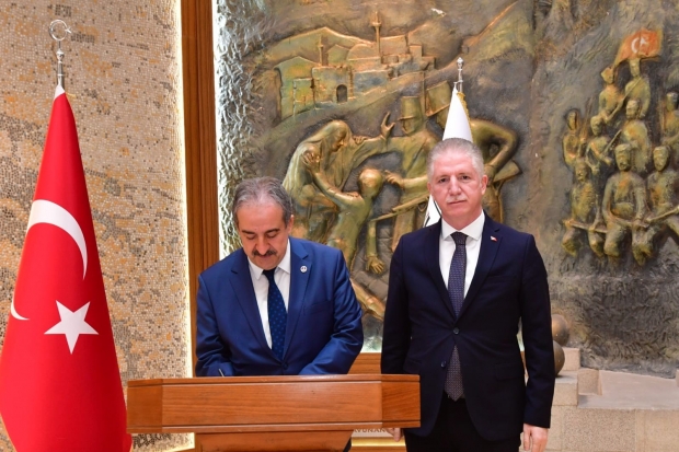Anayasa Mahkemesi Başkanı Arslan Vali Gül’ü ziyaret etti