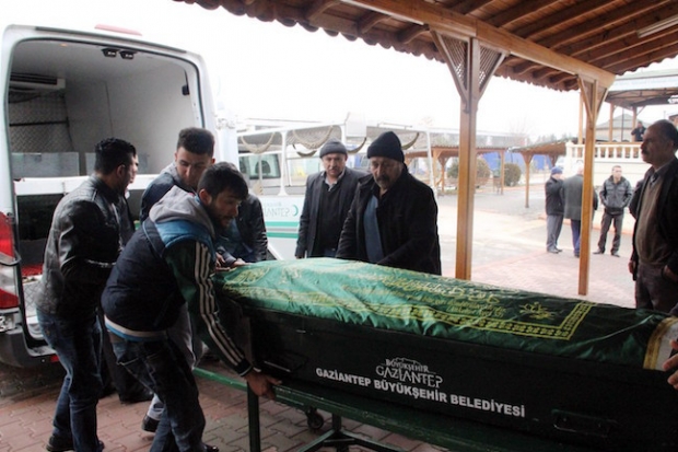 9 kişinin cenazeleri geniş güvenlik tedbirleri arasında defnedildi