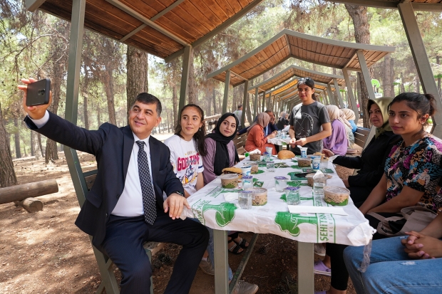 Öğrencilere moral pikniği