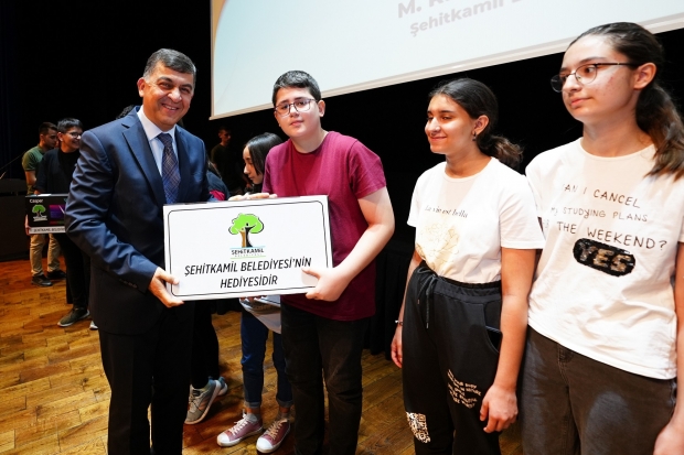 Şehitkamil'deki başarılı öğrenciler ödüllendirildi