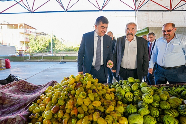 Fadıloğlu, pazar esnafı ile buluştu