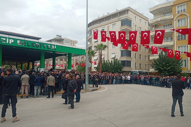 Gözyaşları arasında sonsuzluğa uğurlandı