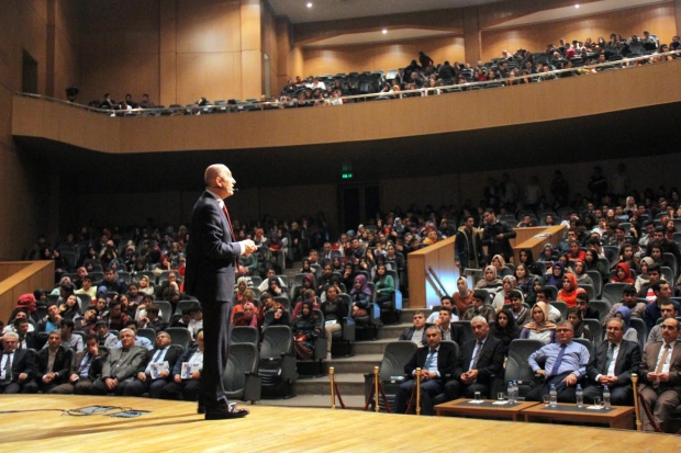 HKÜ'den öğrencilere motivasyon semineri