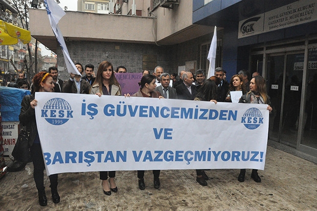 Kadınlar yasaları protesto etti