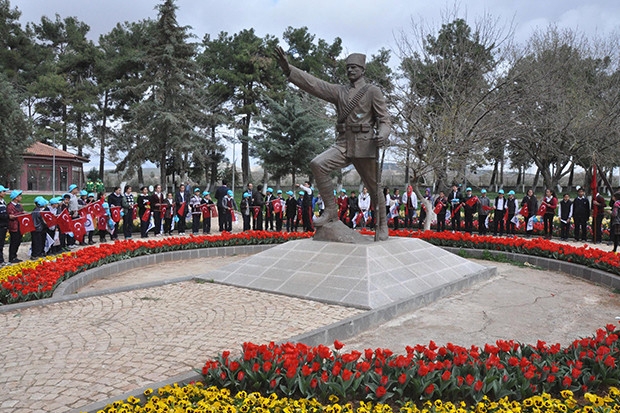 Şahinbey, mezarı başında anıldı