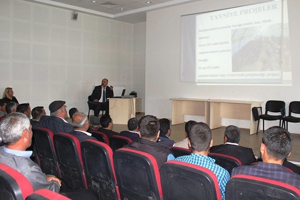 Genç çiftçilere seminer