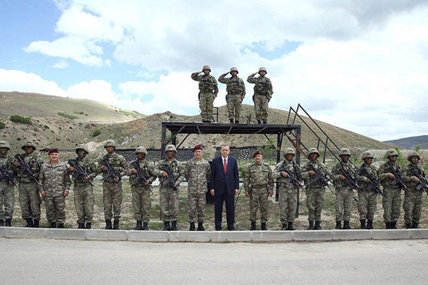 Cumhurbaşkanı Erdoğan Özel Kuvvetleri ziyaret etti