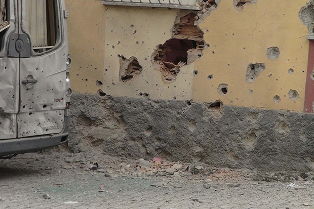 Kilis'e roketli saldırı: 1'i polis 2 kişi yaralandı