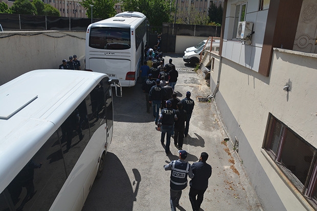 Gaziantep patlamasında 32 kişi tutuklandı