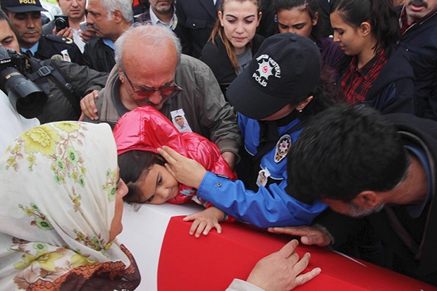 Şehit polis gözyaşlarıyla uğurlandı