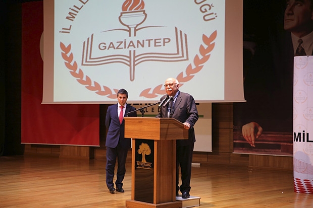 Bakan Avcı Gaziantep'te aday öğretmenlerle bir araya geldi