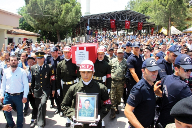 Şehidimizi binler uğurladı