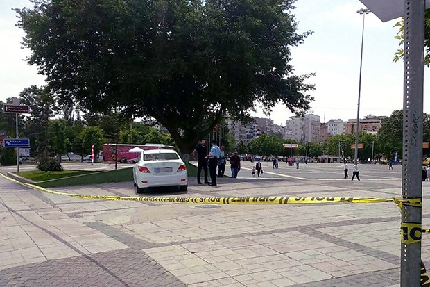 Gaziantep'te şüpheli araç polisi alarma geçirdi