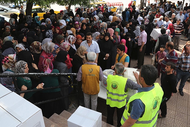 Gaziantep'te yardım izdihamı