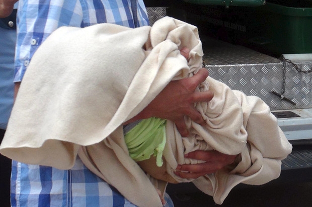 Gaziantep'te 12'nci kattan düşen bebek öldü
