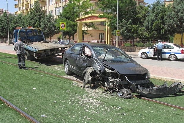 Gaziantep'te otomobil tramvay yoluna girdi