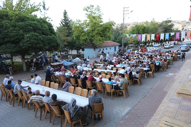 Gaziantep Büyükşehir’den mahalle iftarları