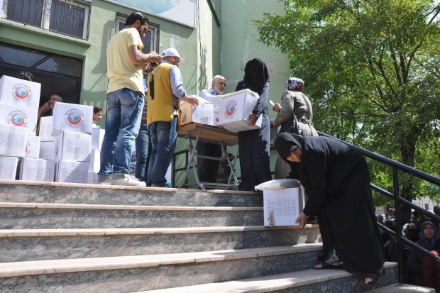 Gaziantep'te 1000 Suriyeli aileye yardım