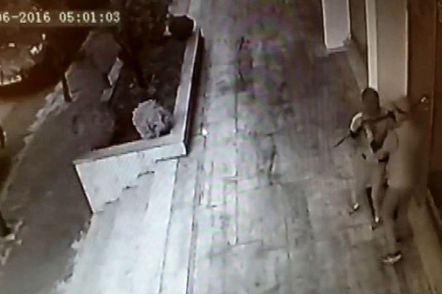 Hırsızlar güvenlik kamerasına yakalandı