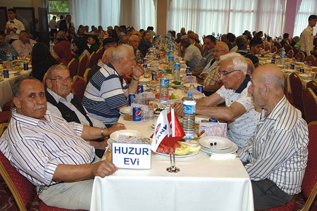 Sanko’dan huzurevi sakinlerine iftar