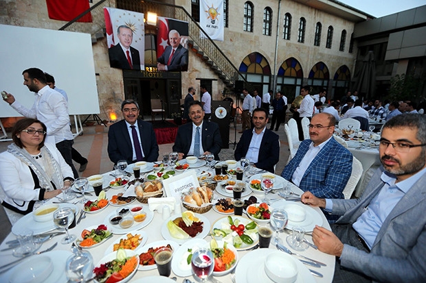 AK Parti  'vefa' iftarında buluştu