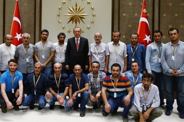 Erdoğan, 16 Türk işçiyi ve ailelerini ağırladı