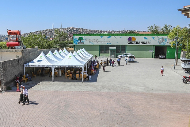 Şehitkamil’in Bayram yardımı yüzleri güldürdü