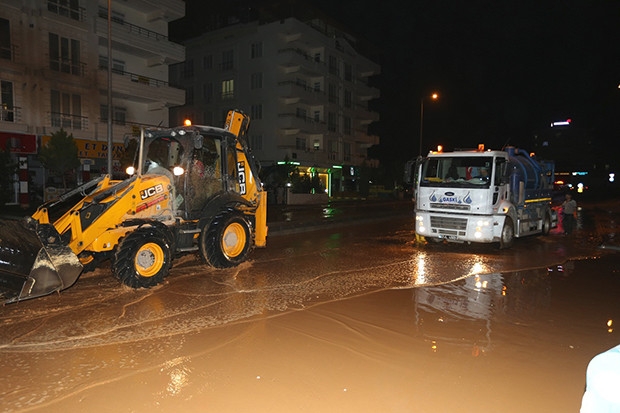 Büyükşehir'den sağanak yağış sonrası etkili müdahale