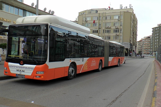 Şoföre kızan yolcu otobüsün anahtarını çaldı