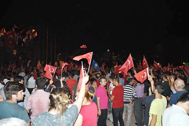 Gaziantepliler demokrasiye sahip çıktı