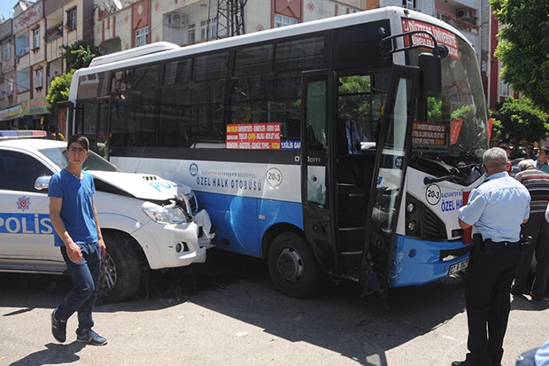 Gaziantep’te, olaya giden polis ekibi kaza yaptı