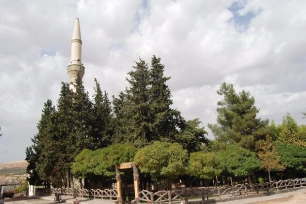 Nizip'te minareye yıldırım düştü