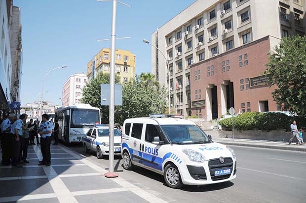 Şanlıurfa’da 27 eğitim ve sağlık merkezine FETÖ operasyon