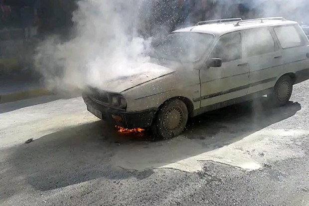 Gaziantep'te seyir halindeki otomobil yandı