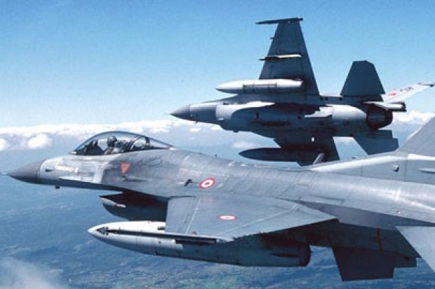Türk F-16’larına havadan ve karadan taciz