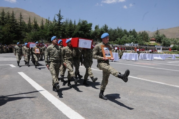 Hakkari'de şehit düşen 8 kahraman asker memleketlerine uğurlandı