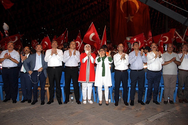 Gaziantep'te son nöbete on binlerce kişi katıldı