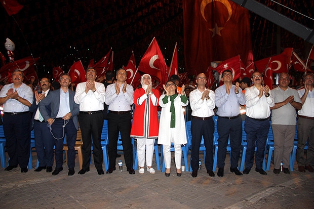 Gaziantep'te son nöbete on binlerce kişi katıldı
