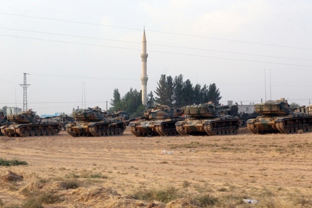 Türk tankları sınırın iki tarafında da kuş uçurtmuyor