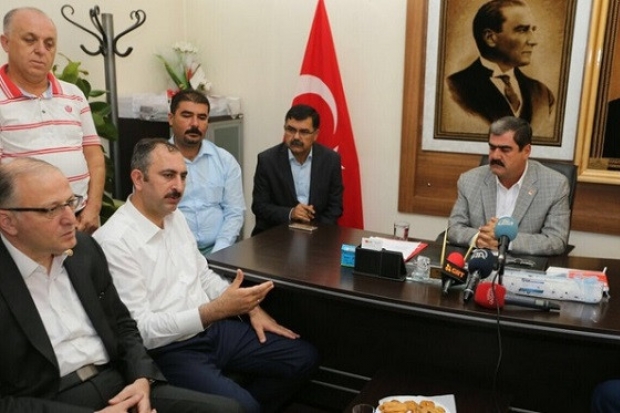 Ak Parti Genel Sekreteri Gül'den CHP'ye geçmiş olsun ziyareti
