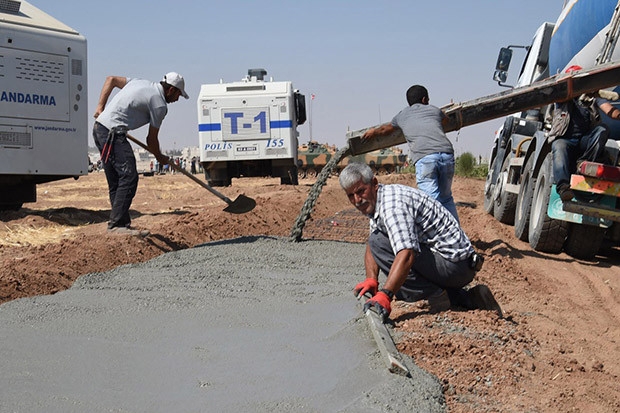 Gaziantep sınırında güvenlik duvarı çalışmaları hızlandı