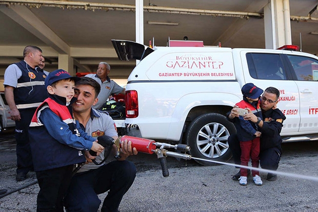 Gaziantep'te engelliler bir günlüğüne itfaiyeci oldu