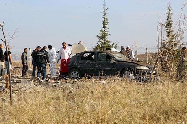 Ankara'da iki canlı bomba kendini havaya uçurdu