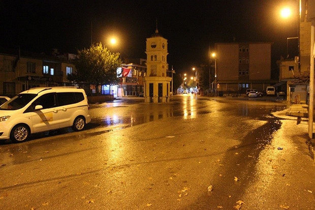 Yavuzeli'nde sağanak yağış