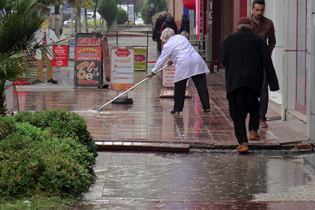 Gaziantep'te sağanak yağış etkili oldu